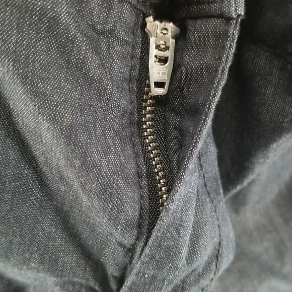 Tommy Hilfiger Jeans Women's Size 12 Dark Blue Capris Pockets Zipper Closure - Picture 9 of 10